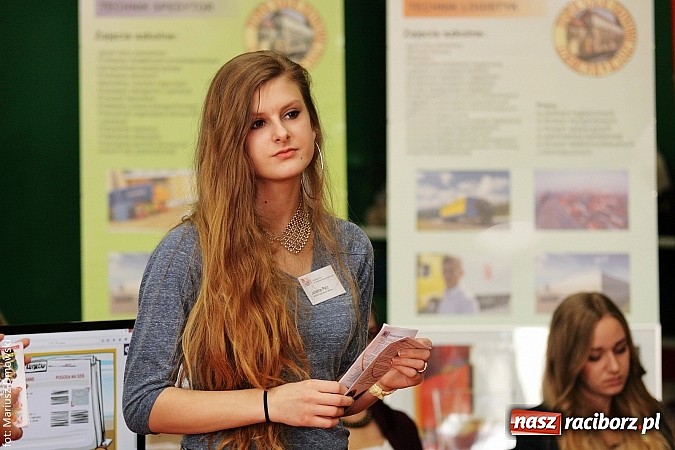 Zdjęcie w galerii na portalu naszraciborz.pl: MOS zapełnił się dziś gimnazjalistami  wiadomości z regionu