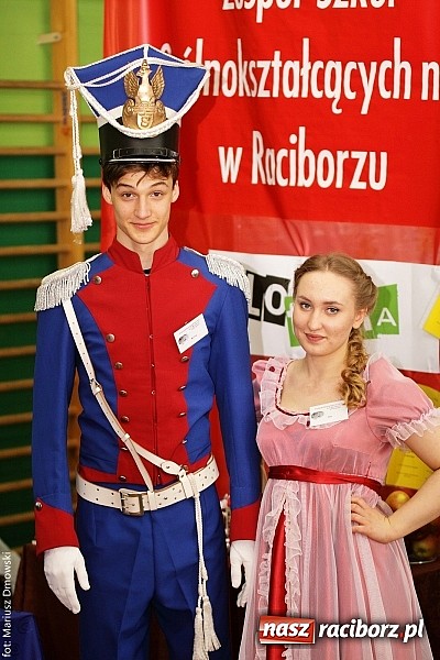 Zdjęcie w galerii na portalu naszraciborz.pl: MOS zapełnił się dziś gimnazjalistami  wiadomości z regionu