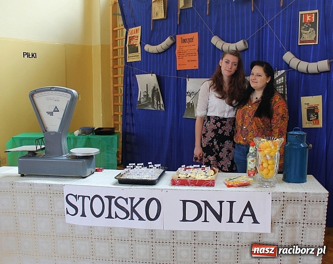 Zdjęcie w galerii na portalu naszraciborz.pl: Dni otwarte w Mickiewiczu. Zobacz jak uczniowie promują II LO wiadomości z regionu