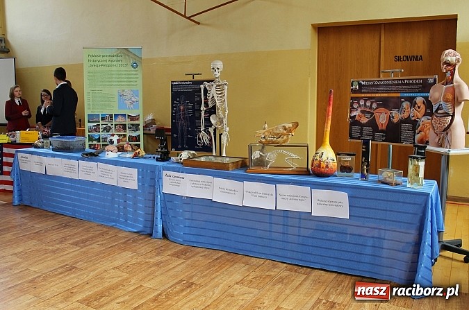 Zdjęcie w galerii na portalu naszraciborz.pl: Dni otwarte w Mickiewiczu. Zobacz jak uczniowie promują II LO wiadomości z regionu