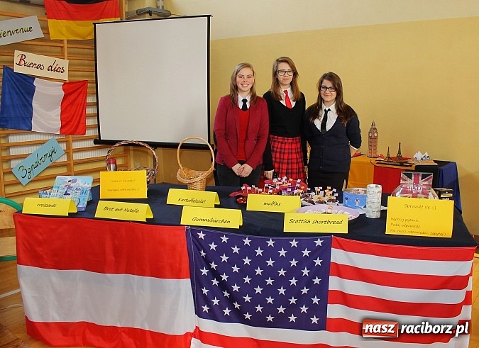 Zdjęcie w galerii na portalu naszraciborz.pl: Dni otwarte w Mickiewiczu. Zobacz jak uczniowie promują II LO wiadomości z regionu