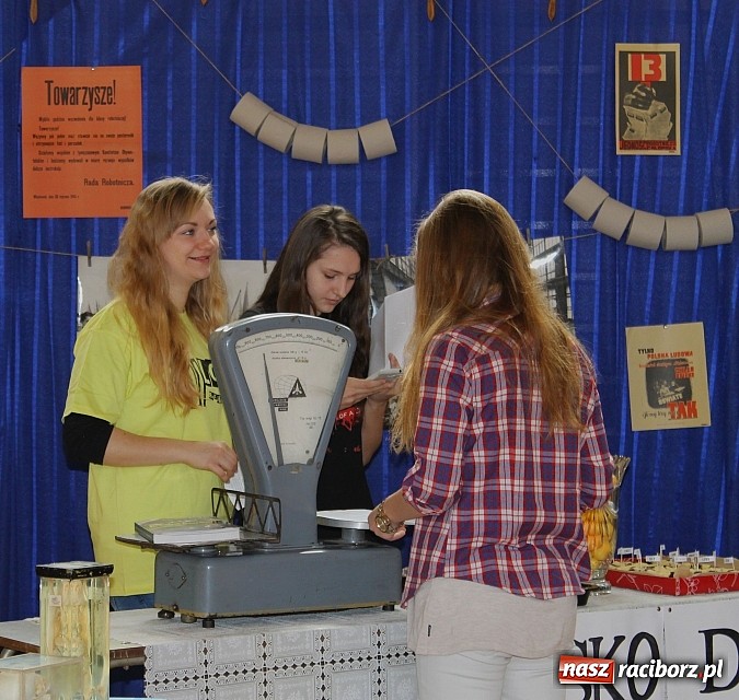 Zdjęcie w galerii na portalu naszraciborz.pl: Dni otwarte w Mickiewiczu. Zobacz jak uczniowie promują II LO wiadomości z regionu