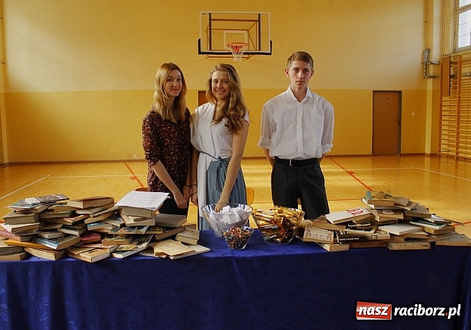 Zdjęcie w galerii na portalu naszraciborz.pl: Dni otwarte w Mickiewiczu. Zobacz jak uczniowie promują II LO wiadomości z regionu