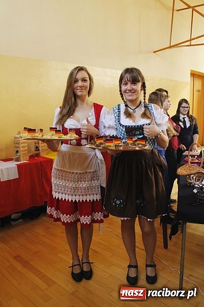 Zdjęcie w galerii na portalu naszraciborz.pl: Dni otwarte w Mickiewiczu. Zobacz jak uczniowie promują II LO wiadomości z regionu