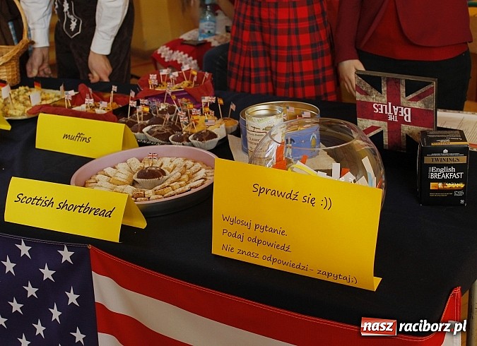 Zdjęcie w galerii na portalu naszraciborz.pl: Dni otwarte w Mickiewiczu. Zobacz jak uczniowie promują II LO wiadomości z regionu