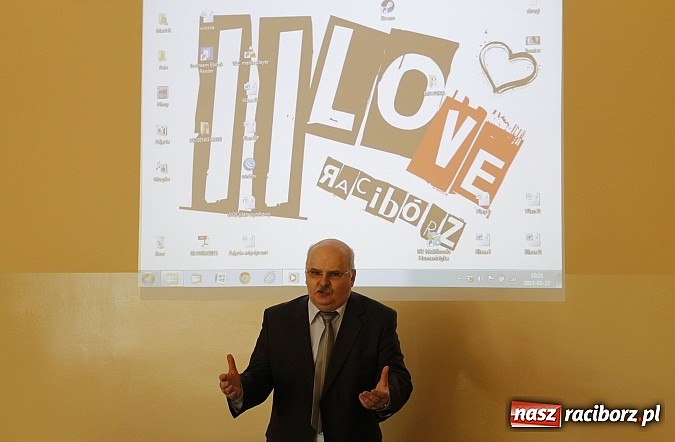 Zdjęcie w galerii na portalu naszraciborz.pl: Dni otwarte w Mickiewiczu. Zobacz jak uczniowie promują II LO wiadomości z regionu