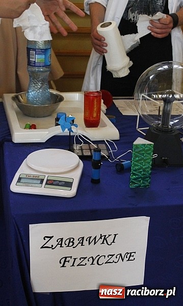 Zdjęcie w galerii na portalu naszraciborz.pl: Dni otwarte w Mickiewiczu. Zobacz jak uczniowie promują II LO wiadomości z regionu