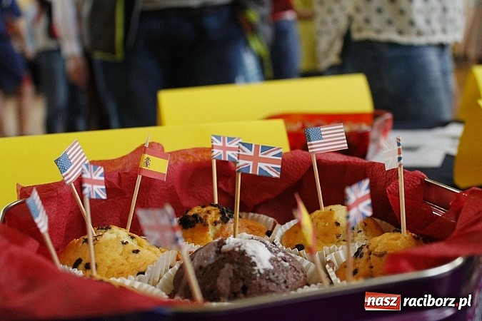 Zdjęcie w galerii na portalu naszraciborz.pl: Dni otwarte w Mickiewiczu. Zobacz jak uczniowie promują II LO wiadomości z regionu