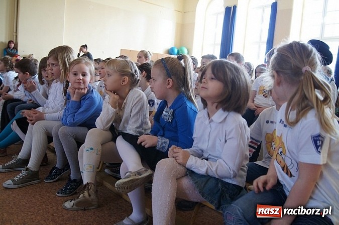 Zdjęcie w galerii na portalu naszraciborz.pl: Wiosna w SP 4 z Panem Hilarym wiadomości z regionu