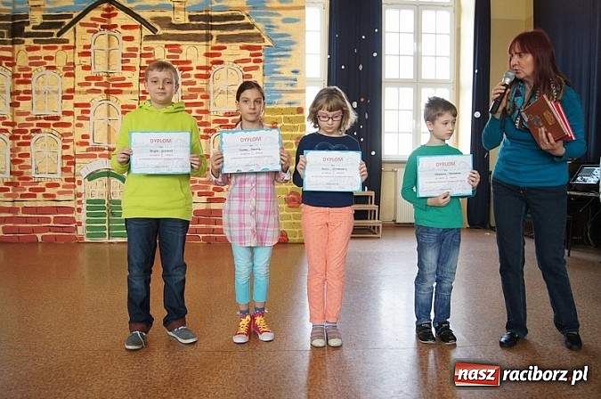 Zdjęcie w galerii na portalu naszraciborz.pl: Wiosna w SP 4 z Panem Hilarym wiadomości z regionu