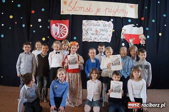 Zdjęcie w galerii na portalu naszraciborz.pl: Wiosna w SP 4 z Panem Hilarym wiadomości z regionu