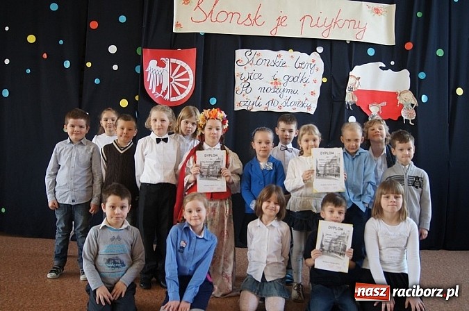 Zdjęcie w galerii na portalu naszraciborz.pl: Wiosna w SP 4 z Panem Hilarym wiadomości z regionu