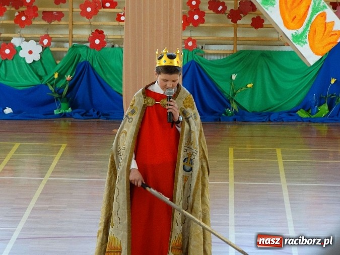 Zdjęcie w galerii na portalu naszraciborz.pl: Wiosna w Europie w Gimnazjum w Kornowacu wiadomości z regionu