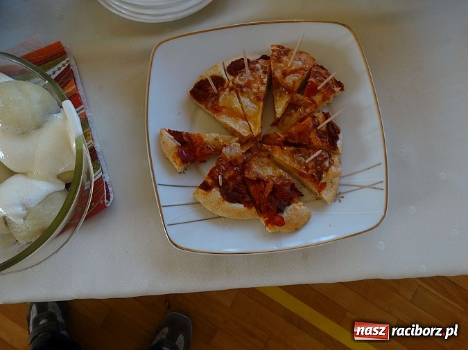 Zdjęcie w galerii na portalu naszraciborz.pl: Wiosna w Europie w Gimnazjum w Kornowacu wiadomości z regionu