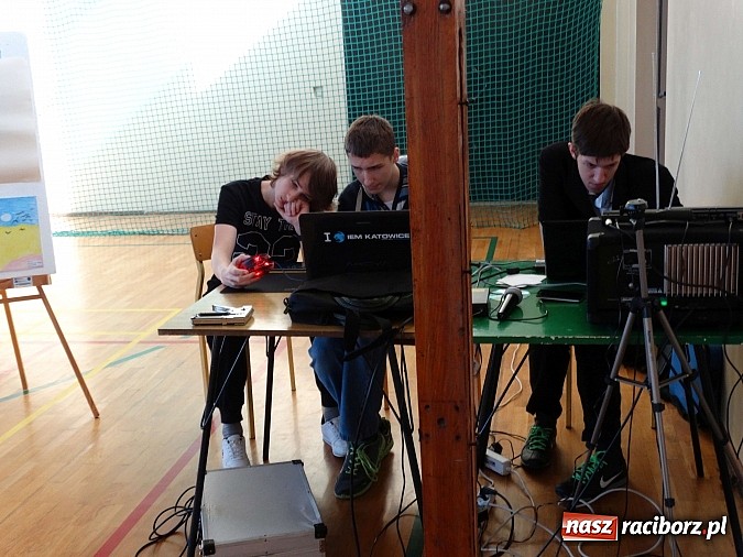 Zdjęcie w galerii na portalu naszraciborz.pl: Wiosna w Europie w Gimnazjum w Kornowacu wiadomości z regionu