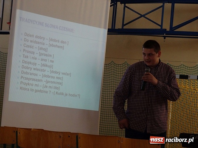 Zdjęcie w galerii na portalu naszraciborz.pl: Wiosna w Europie w Gimnazjum w Kornowacu wiadomości z regionu