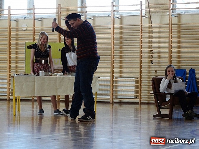 Zdjęcie w galerii na portalu naszraciborz.pl: Wiosna w Europie w Gimnazjum w Kornowacu wiadomości z regionu