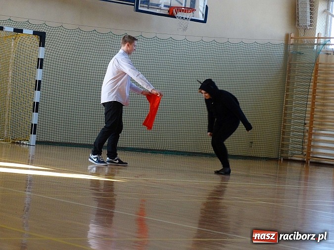 Zdjęcie w galerii na portalu naszraciborz.pl: Wiosna w Europie w Gimnazjum w Kornowacu wiadomości z regionu