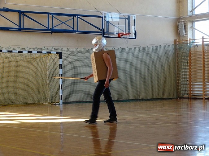 Zdjęcie w galerii na portalu naszraciborz.pl: Wiosna w Europie w Gimnazjum w Kornowacu wiadomości z regionu