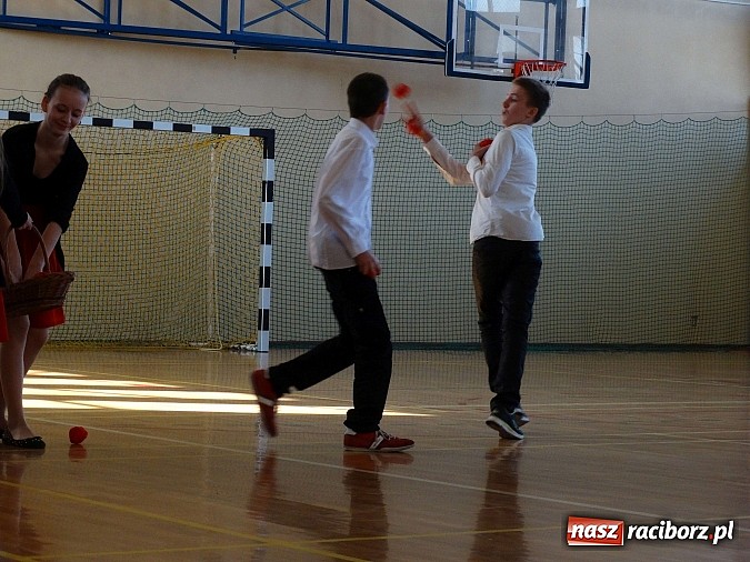 Zdjęcie w galerii na portalu naszraciborz.pl: Wiosna w Europie w Gimnazjum w Kornowacu wiadomości z regionu
