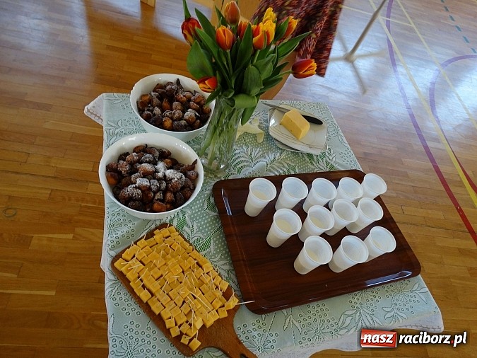 Zdjęcie w galerii na portalu naszraciborz.pl: Wiosna w Europie w Gimnazjum w Kornowacu wiadomości z regionu