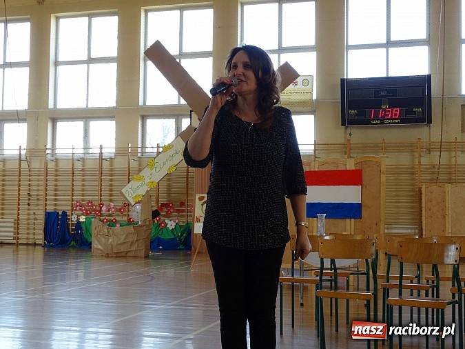 Zdjęcie w galerii na portalu naszraciborz.pl: Wiosna w Europie w Gimnazjum w Kornowacu wiadomości z regionu