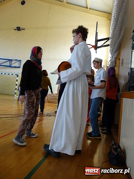 Zdjęcie w galerii na portalu naszraciborz.pl: Wiosna w Europie w Gimnazjum w Kornowacu wiadomości z regionu