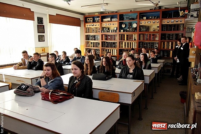 Zdjęcie w galerii na portalu naszraciborz.pl: Dni otwarte ZSM - gimnazjaliści odwiedzili Mechanik  wiadomości z regionu
