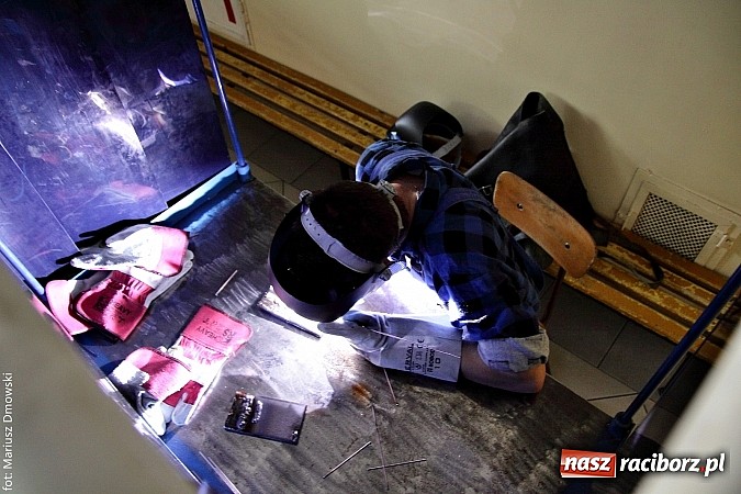 Zdjęcie w galerii na portalu naszraciborz.pl: Dni otwarte ZSM - gimnazjaliści odwiedzili Mechanik  wiadomości z regionu