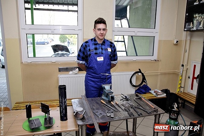 Zdjęcie w galerii na portalu naszraciborz.pl: Dni otwarte ZSM - gimnazjaliści odwiedzili Mechanik  wiadomości z regionu