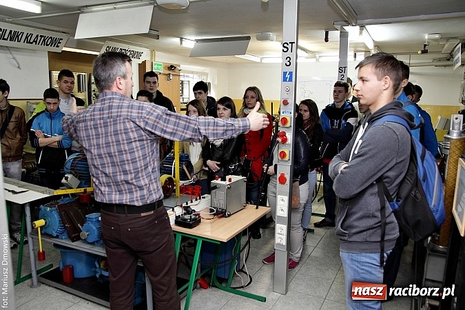 Zdjęcie w galerii na portalu naszraciborz.pl: Dni otwarte ZSM - gimnazjaliści odwiedzili Mechanik  wiadomości z regionu