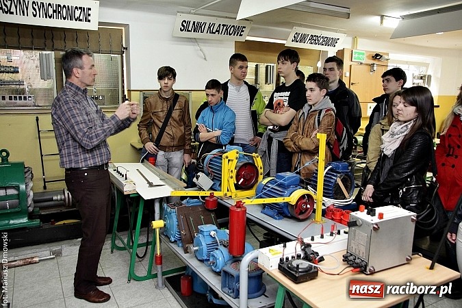 Zdjęcie w galerii na portalu naszraciborz.pl: Dni otwarte ZSM - gimnazjaliści odwiedzili Mechanik  wiadomości z regionu