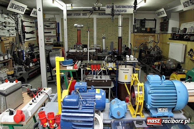 Zdjęcie w galerii na portalu naszraciborz.pl: Dni otwarte ZSM - gimnazjaliści odwiedzili Mechanik  wiadomości z regionu