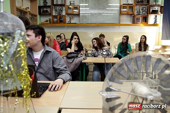 Zdjęcie w galerii na portalu naszraciborz.pl: Dni otwarte ZSM - gimnazjaliści odwiedzili Mechanik  wiadomości z regionu