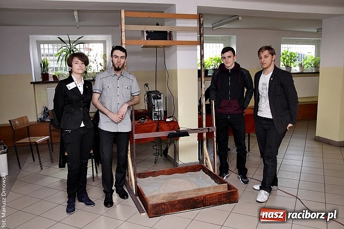 Zdjęcie w galerii na portalu naszraciborz.pl: Dni otwarte ZSM - gimnazjaliści odwiedzili Mechanik  wiadomości z regionu