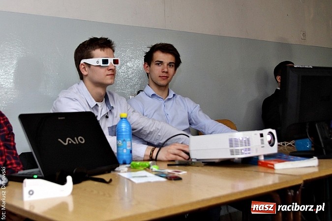 Zdjęcie w galerii na portalu naszraciborz.pl: Dni otwarte ZSM - gimnazjaliści odwiedzili Mechanik  wiadomości z regionu