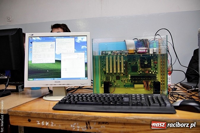 Zdjęcie w galerii na portalu naszraciborz.pl: Dni otwarte ZSM - gimnazjaliści odwiedzili Mechanik  wiadomości z regionu