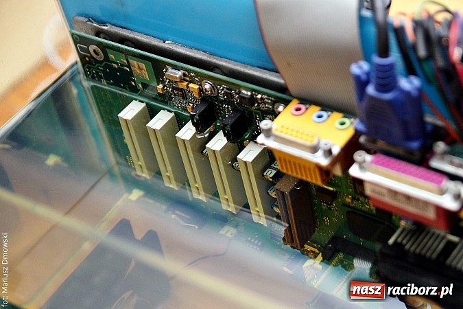 Zdjęcie w galerii na portalu naszraciborz.pl: Dni otwarte ZSM - gimnazjaliści odwiedzili Mechanik  wiadomości z regionu