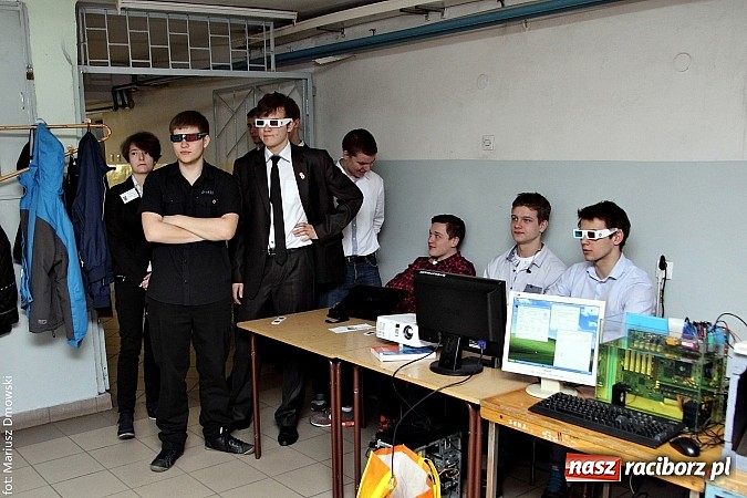Zdjęcie w galerii na portalu naszraciborz.pl: Dni otwarte ZSM - gimnazjaliści odwiedzili Mechanik  wiadomości z regionu