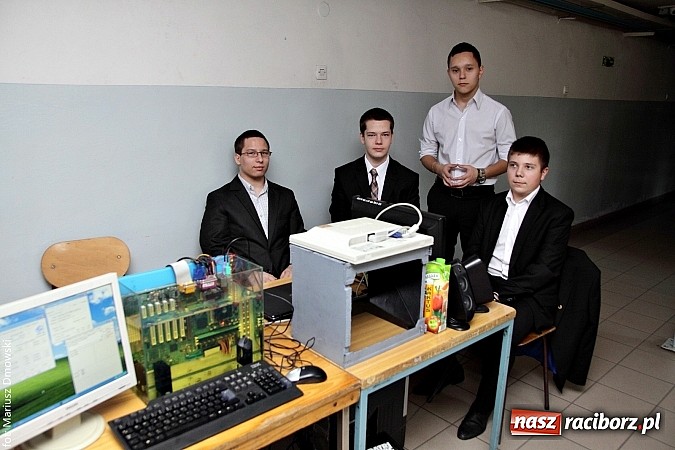 Zdjęcie w galerii na portalu naszraciborz.pl: Dni otwarte ZSM - gimnazjaliści odwiedzili Mechanik  wiadomości z regionu