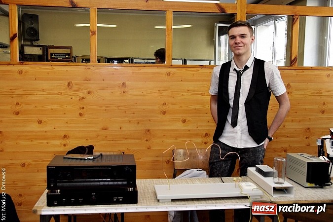 Zdjęcie w galerii na portalu naszraciborz.pl: Dni otwarte ZSM - gimnazjaliści odwiedzili Mechanik  wiadomości z regionu