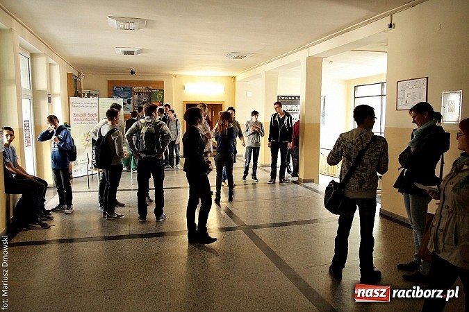 Zdjęcie w galerii na portalu naszraciborz.pl: Dni otwarte ZSM - gimnazjaliści odwiedzili Mechanik  wiadomości z regionu