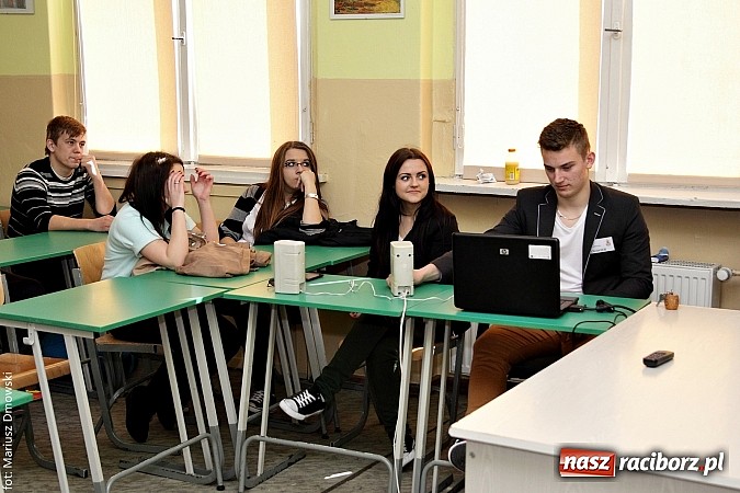 Zdjęcie w galerii na portalu naszraciborz.pl: Kuszące zapachy i modne fryzury na dniach otwartych ZSZ  wiadomości z regionu