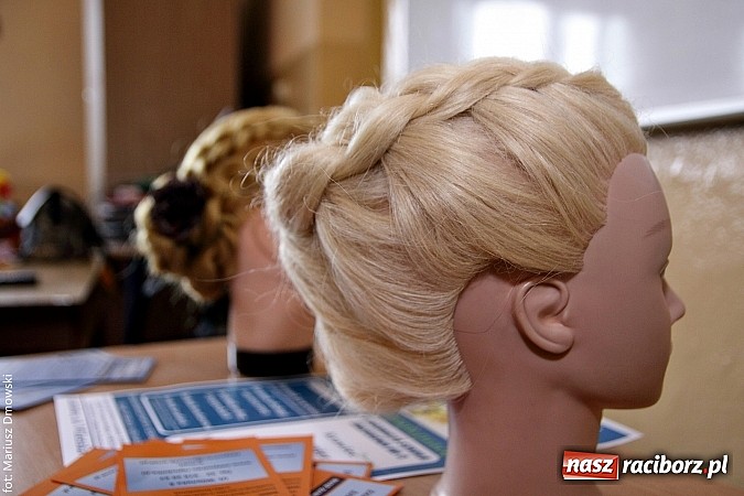 Zdjęcie w galerii na portalu naszraciborz.pl: Kuszące zapachy i modne fryzury na dniach otwartych ZSZ  wiadomości z regionu