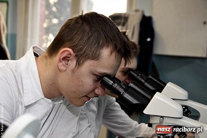 Zdjęcie w galerii na portalu naszraciborz.pl: Kuszące zapachy i modne fryzury na dniach otwartych ZSZ  wiadomości z regionu