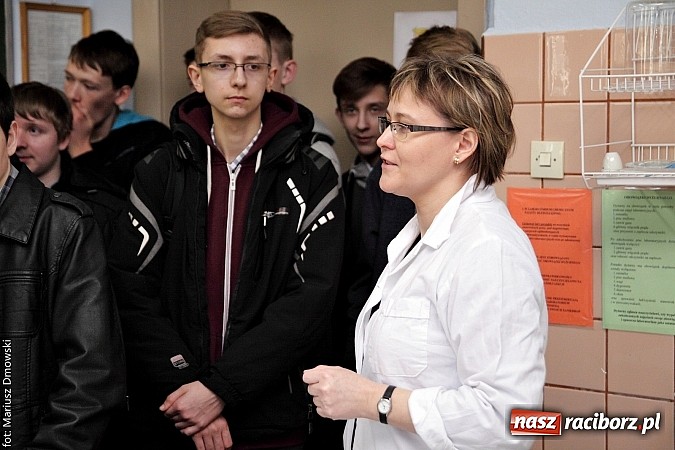 Zdjęcie w galerii na portalu naszraciborz.pl: Kuszące zapachy i modne fryzury na dniach otwartych ZSZ  wiadomości z regionu