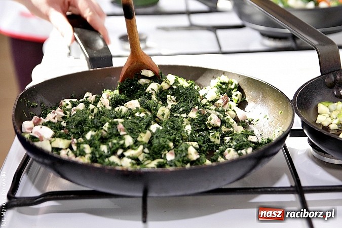 Zdjęcie w galerii na portalu naszraciborz.pl: Kuszące zapachy i modne fryzury na dniach otwartych ZSZ  wiadomości z regionu