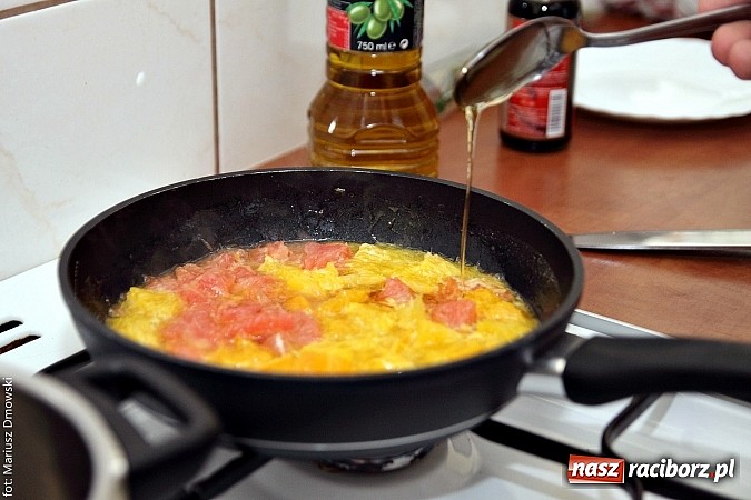 Zdjęcie w galerii na portalu naszraciborz.pl: Kuszące zapachy i modne fryzury na dniach otwartych ZSZ  wiadomości z regionu