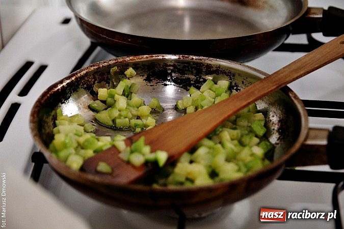 Zdjęcie w galerii na portalu naszraciborz.pl: Kuszące zapachy i modne fryzury na dniach otwartych ZSZ  wiadomości z regionu