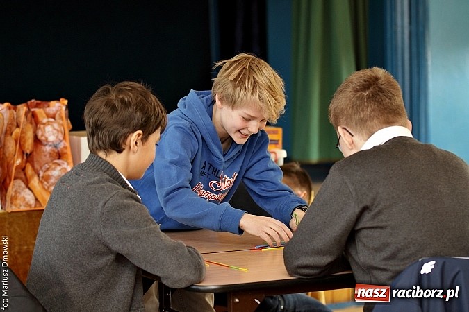 Zdjęcie w galerii na portalu naszraciborz.pl: Najlepsi matematycy z SP 13 zdobyli puchar! wiadomości z regionu